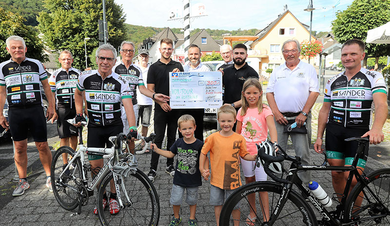 Vor-Tour-Radler erhalten unerwartete Spende