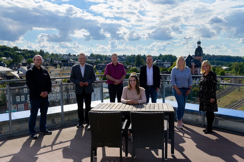 v.l.: Geschftsfhrer kulturWERKwissen Dominik Weitershagen, Brgermeister Berno Neuhoff, Team Standesamt: Marco de Nichilo, Markus Wagner, Sabine Moll, Judith Steiger und Janine Weitz. (Fotos: VG-Verwaltung)