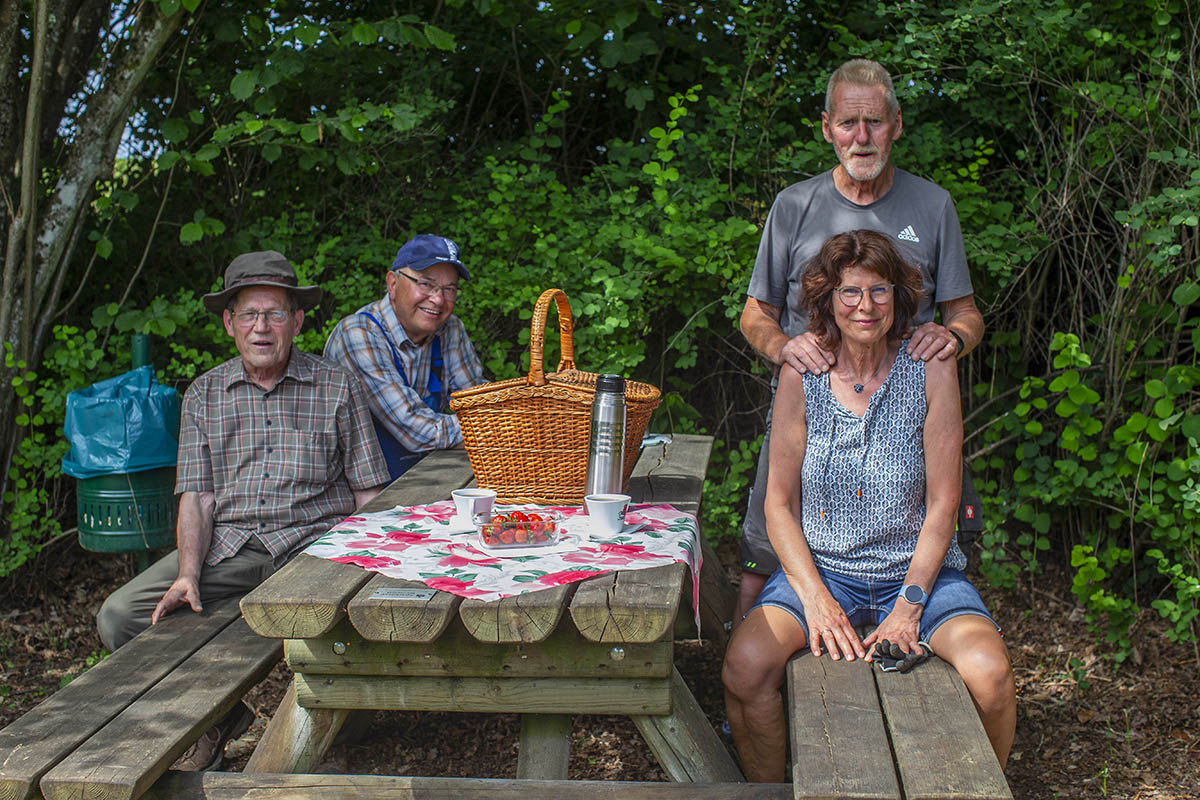 Nach getaner Arbeit Rast am Picknickplatz. Fotos: Helmi Tischler-Venter