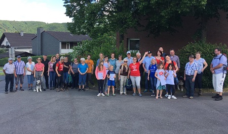 Aufbruchstimmung beim Wandertag (Foto: Brgerverein Eztbach)