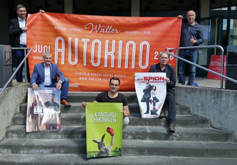 Das Wller Autokino feiert am Donnerstag, 4. Juni, Premiere. Darauf freuen sich Matthias Gibhardt (hinten links), Michael Mller (hinten rechts), Fred Jngerich (Mitte links), Uli Hsch und Samuel Tomasiello (vorne). (Foto: hak)