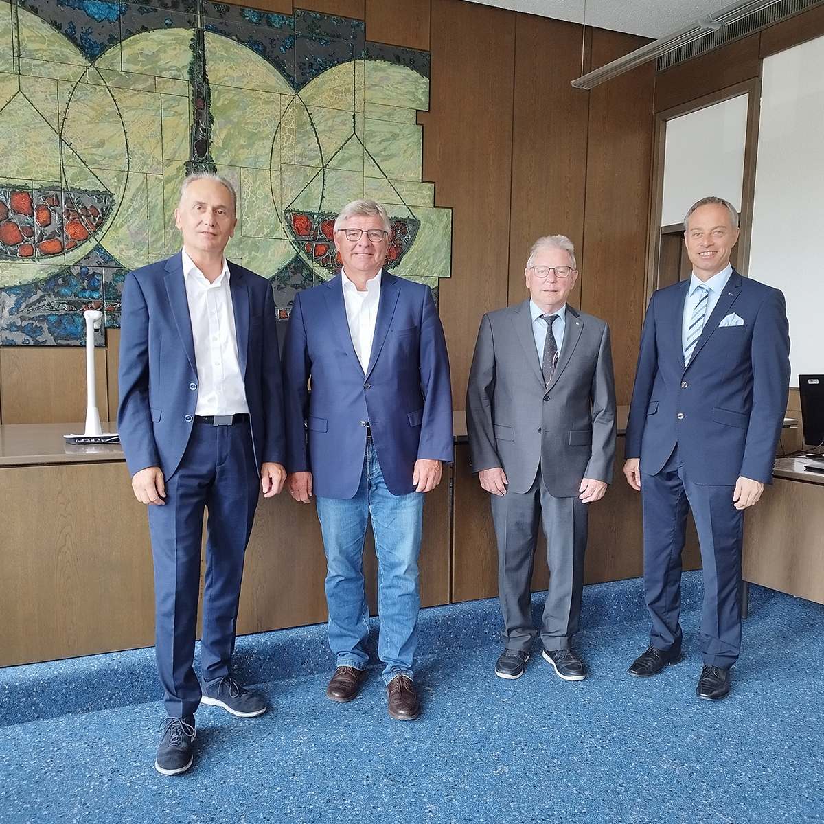 Von links nach rechts: Direktor Ralf Tries, Wolfgang Schuld, Christoph Mengen, Brgermeister Michael Merz. Foto: Privat