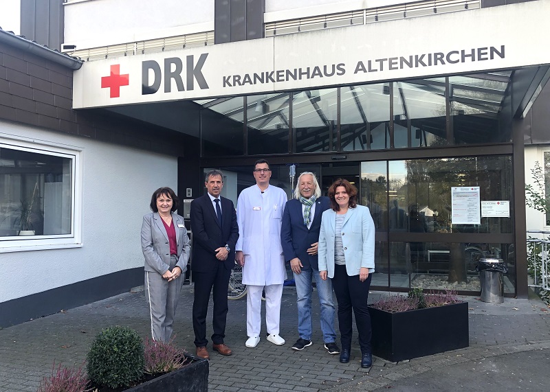 Marion Strder (Pflegedirektorin), Jrgen Ecker (Kaufmnnischer Direktor), Dirk Werner (Chefarzt fr innere und internistische Medizin), Klaus Koch (FDP-Mitglied) und Sandra Weeser (Foto: Wahlkreisbro)