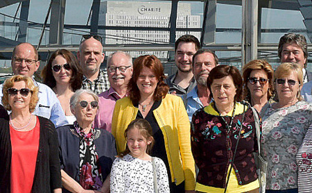 Auf Einladung der FDP-Bundestagsabgeordneten Sandra Weeser (Mitte) aus Betzdorf erlebten 40 Brger aus dem Wahlkreises Neuwied-Altenkirchen ereignisreiche Tage in Berlin. (Foto: Wahlkreisbro Sandra Weeser, MdB)