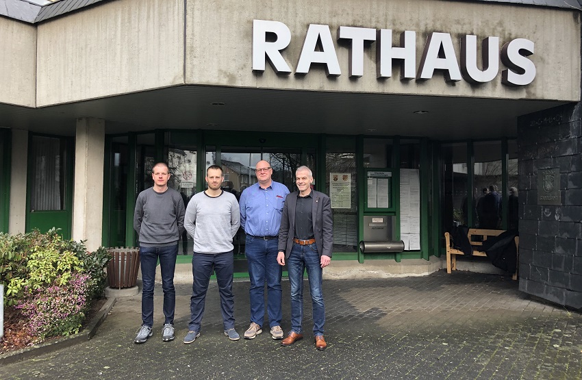 Von links nach rechts: Michael Imhuser, Bjrn Strz, Raphael Jonas und Brgermeister Fred Jngerich (Foto: VG-Verwaltung)