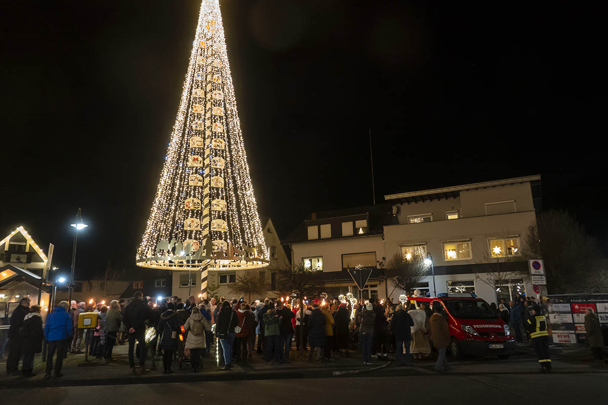 Weihnachtszauber im Wiedtal: Waldbreitbach erstrahlt in festlichem Glanz