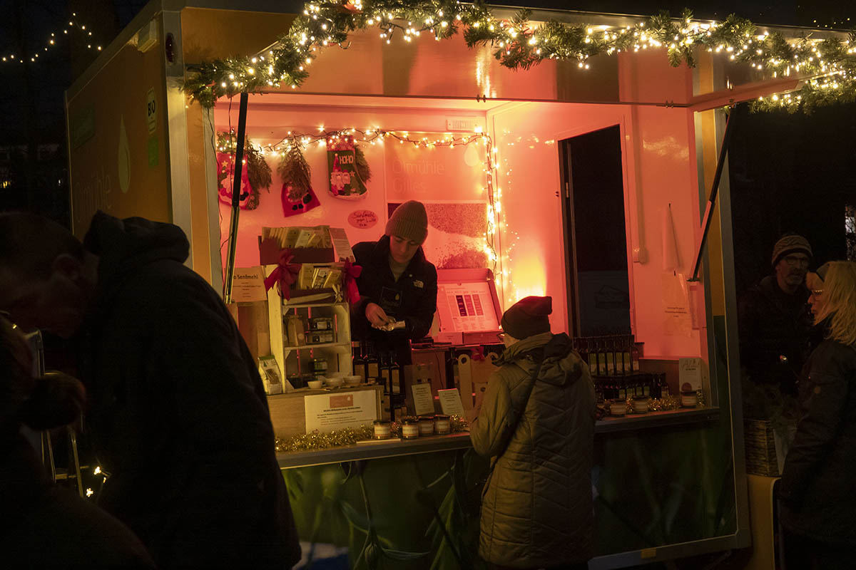 Kunsthandwerker-Weihnachtsmarkt "Am Alten Bahnhof" Puderbach war ein Publikumsmagnet