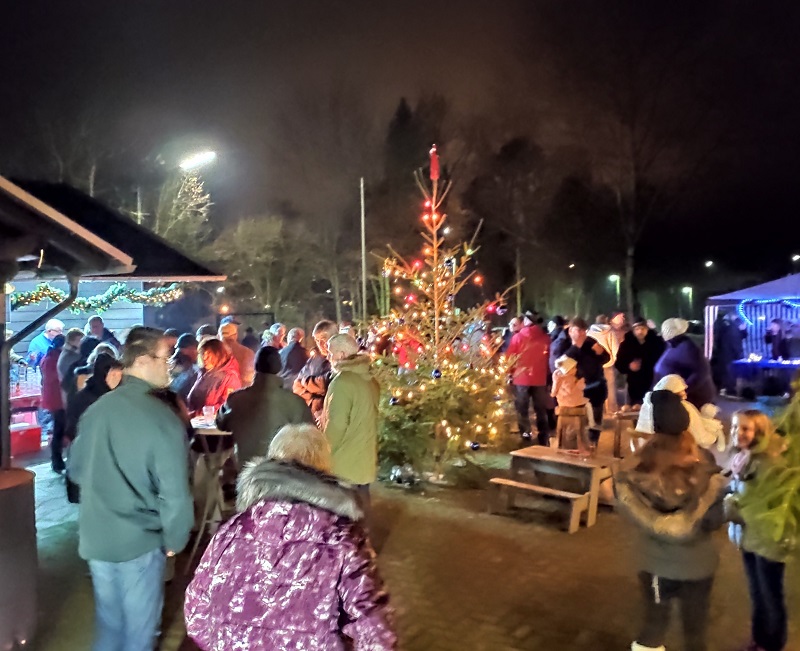 Dieser kleine Weihnachtsmarkt lebte von der gemtlichen Stimmung. (Fotos: privat)