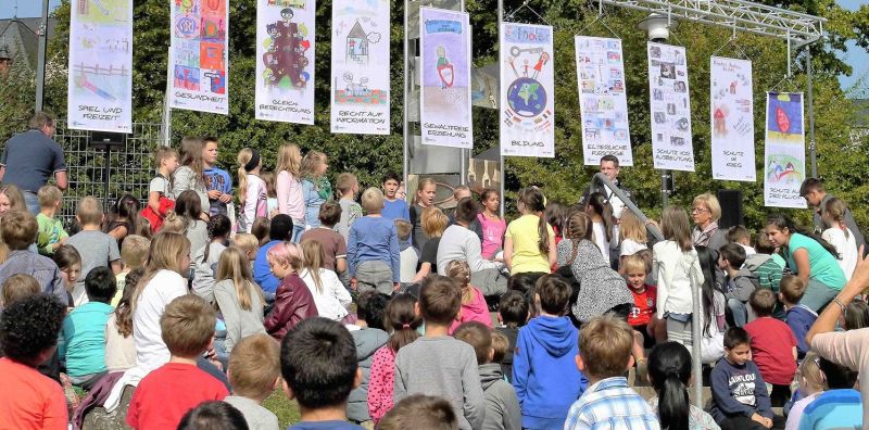 Hhr-Grenzhausen weiht Platz der Kinderrechte ein