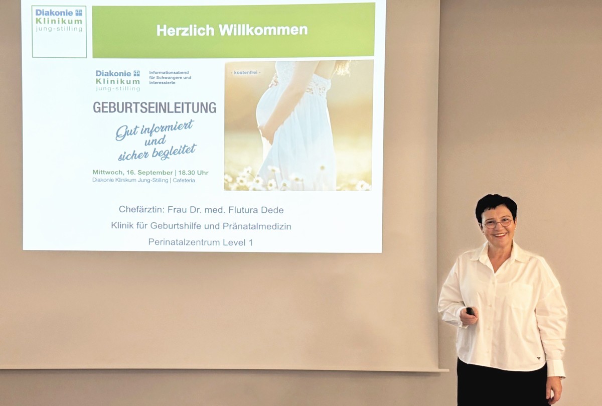 Mit welchen Ma�nahmen eine Geburt eingeleitet werden kann, stellte Chef�rztin Dr. Flutura Dede bei einem Infoabend im Diakonie Klinikum Jung-Stilling in Siegen vor. Foto: Diakonie in S�dwestfalen