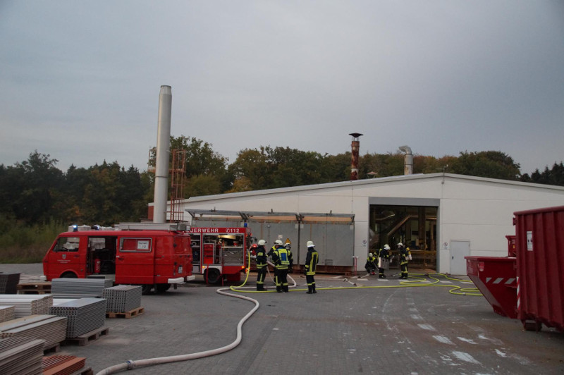 Die Feuerwehren Weroth, Steinefrenz und Wallmerod bten den Ernstfall. Foto: Thomas Sehner 
