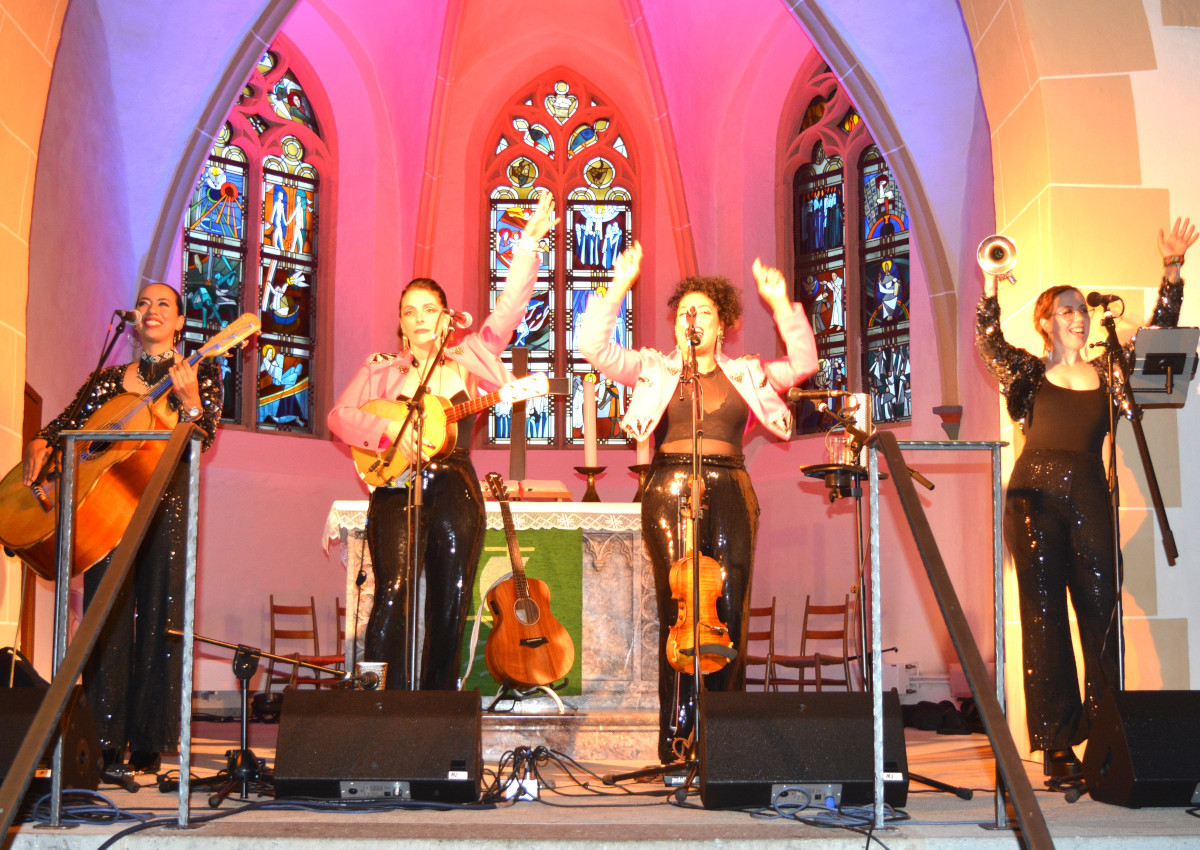 "Flor de Toloache" begeisterten in der Schlosskirche. (Foto: Wolfgang Rabsch)