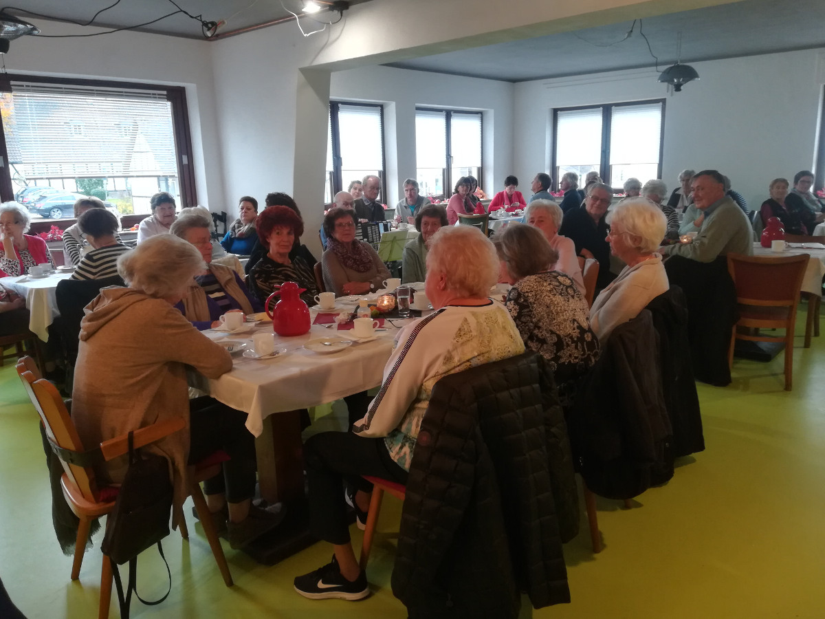 90 Gste beim ersten Kaffeeklatsch des Brodverein Weyerbusch