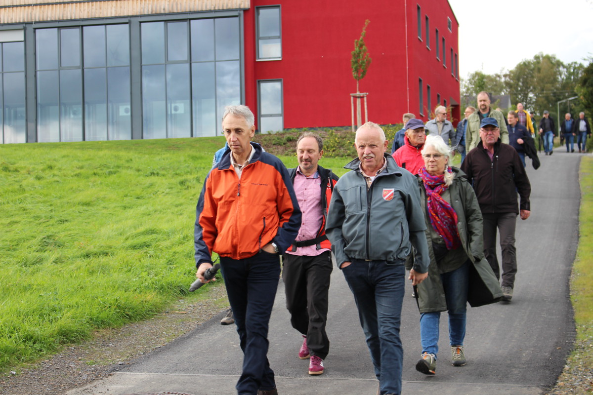 Die Ortsbrgermeister aus der VG Altenkirchen-Flammersfeld gingen auf Wanderschaft. (Fotos: VG Altenkirchen-Flammersfeld)