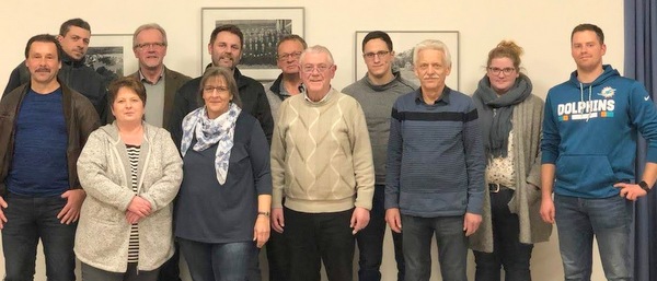 Die neue Whlergruppe Klein um Namensgeber und Listenfhrer Wolfgang Klein (5. von rechts) tritt in Hvels an. (Foto: Whlergruppe Klein)