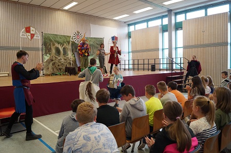 Im Wettkampf erhielten Sir Lancelot und Sir Gawain die Untersttzung einiger Schler.
(Foto: Diana Hedwig)