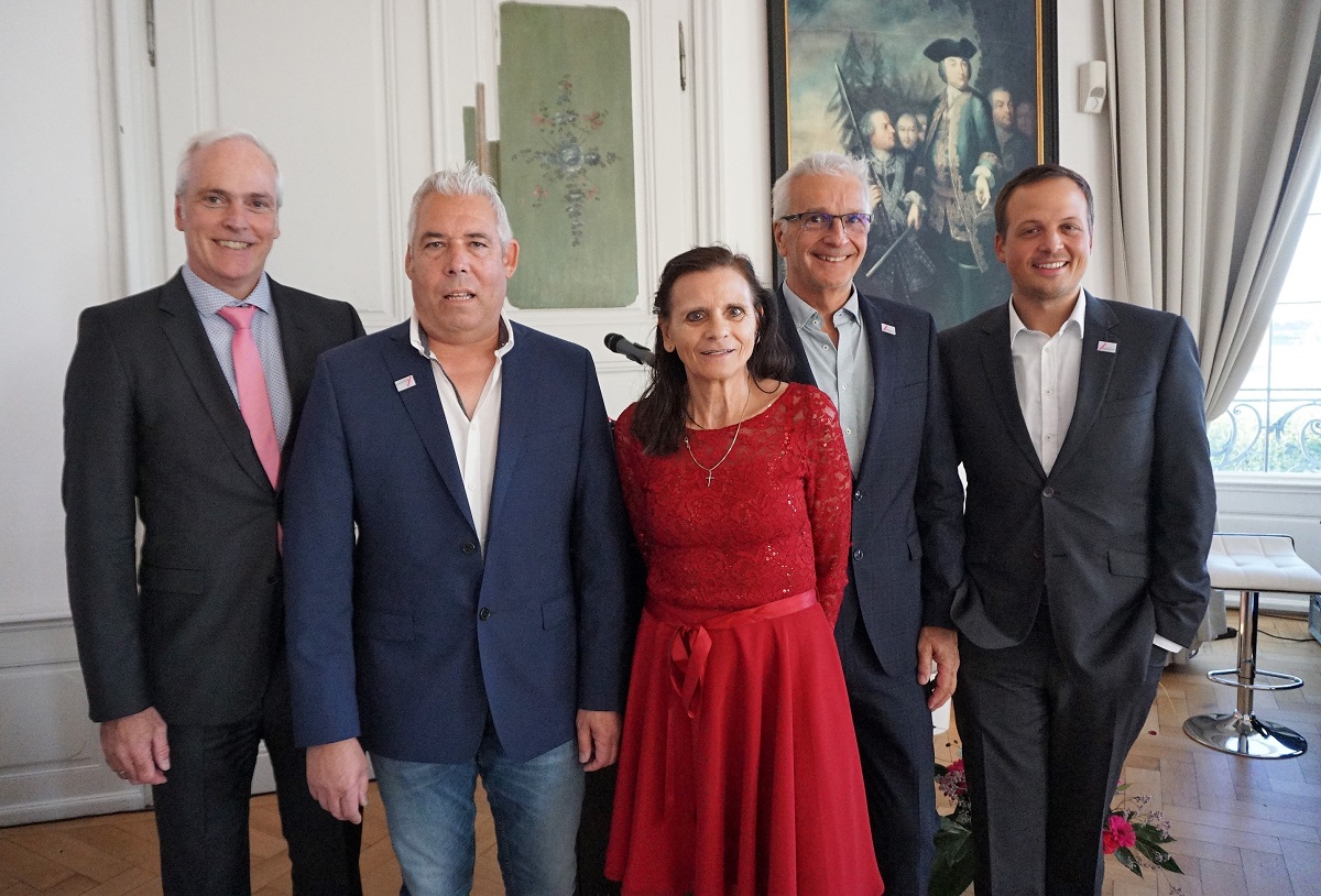 In Engers ein Bekenntnis zum Schloss Engers: Der neu gewhlte WiFo Vorstand, bestehend aus Frank Wolsfeld, Ralf Winn, Marion Blettenberg, Michael Gassen und Cornelius Kirsche, erwartet eine zgige Umsetzung der neuen Plne fr Schloss Engers. (Foto: privat)