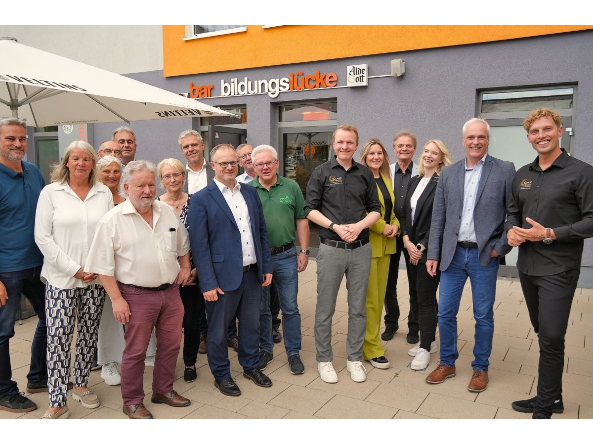 Rege wurde der Stammtisch im food-hotel genutzt, um im Anschluss das Gehrte, gemeinsam mit David Jung und Jens Freiwald vom Quest-Team, zu vertiefen und zu diskutieren. (Foto: Frank Flgel)