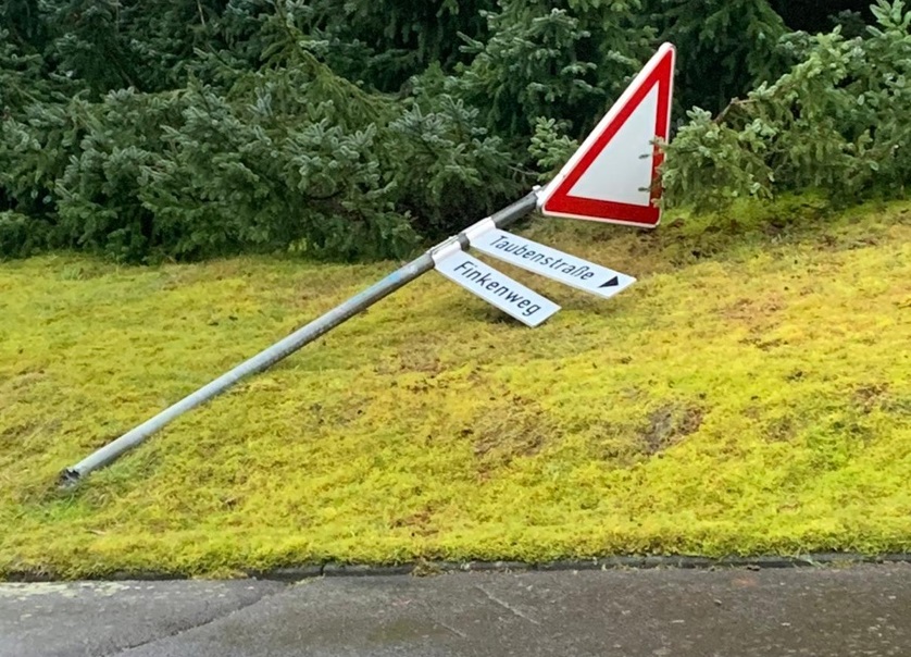 Vandalismus in Pracht (Foto: Ortsgemeinde)