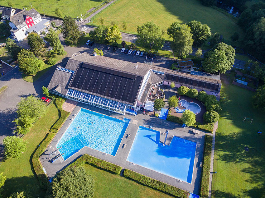 Wiedtalbad Hausen ldt auch nach Feierabend zum Baden ein