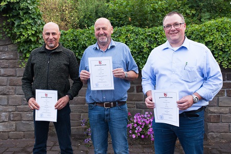 Ortsbrgermeister Richard Schmitt mit dem Ersten Beigeordneten Karl Kubba (links) und dem weiteren Beigeordneten Uwe Eul. (Foto: OG Willroth)