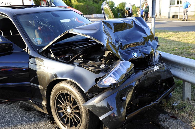 Schwerer Unfall mit sechs PKW auf B8 fordert vier Verletzte