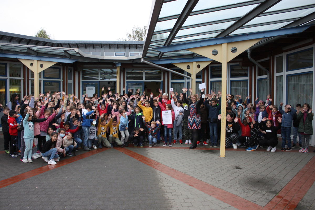 Insgesamt 1.300 Euro sammelten die Schler der Theodor-Heuss-Grundschule in Wirges fr die Flchtlinge aus der Ukraine. (Foto: Theodor-Heuss-Grundschule)