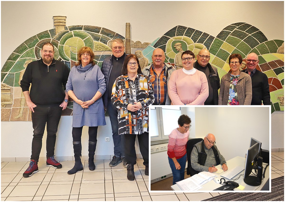 Das Team der Wller Heinzelmnnchen, hier gemeinsam mit Benedict Hallerbach (links im Bild), Leiter der Fachstelle Gesundheit & Senioren der VG Wirges. (Groes Foto: Annette Brach). Jeden Dienstag nehmen die Helfer telefonisch Anfragen entgegen. (kleines Foto: Wolfgang Rabsch) 