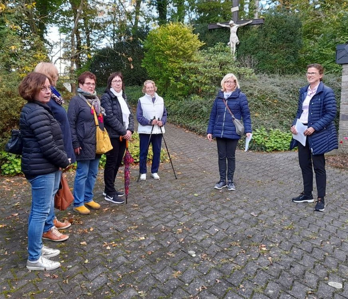 Die Frauen der Kfd Schnstein spazierten auf den Spuren biblischer Frauen. (Fotos: kfd)