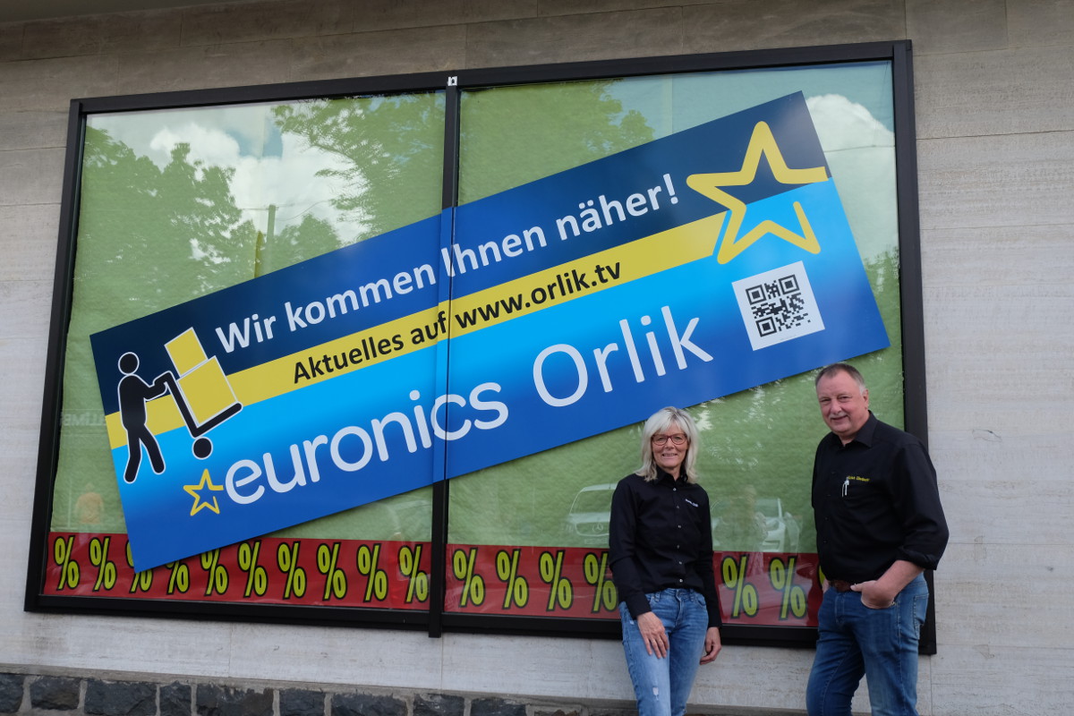 Ab dem 1. Juli ffnet EURONICS Orlik die Pforten in der Rathausstrae 81 in Wissen. Kerstin Orlik und der Wissener Jung Ulrich "Uli" Diederich. (Fotos: KathaBe)
