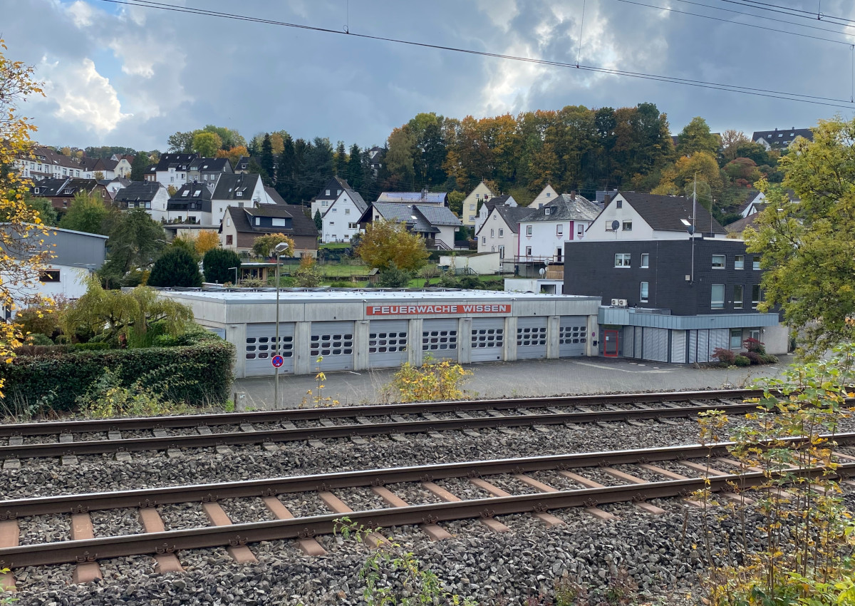 Auf dem Dach der Wissener Feuerwehr wurde im Rahmen der mglichen Deckenlast bereits eine PV-Anlage installiert. Weitere geeigneten Dcher der VG-eigenen Gebude sollen zgig ausgestattet werden. (Foto: KathaBe)