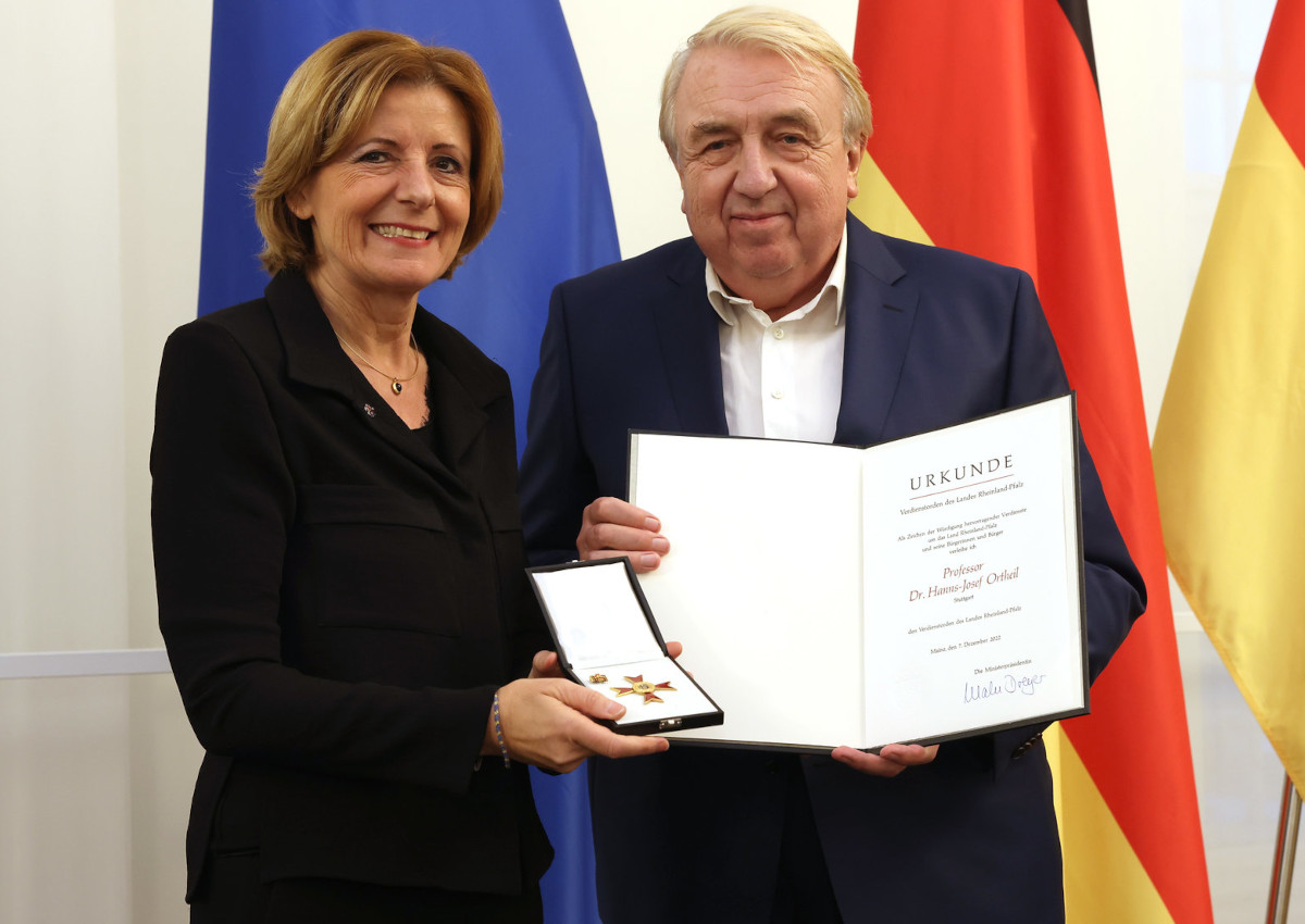 Verleihung des Verdienstordens sowie der Urkunde von Ministerpräsidentin Malu Dreyer an Hanns-Josef Ortheil (Foto: blog Hanns-Josef Ortheil)