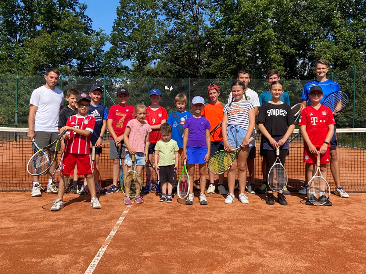 Bei bestem Wetter fand der Tag der offenen Tr bei den Tennisfreunden Blau-Rot Wissen mit reger Teilnahme statt. (Foto: Verein)

