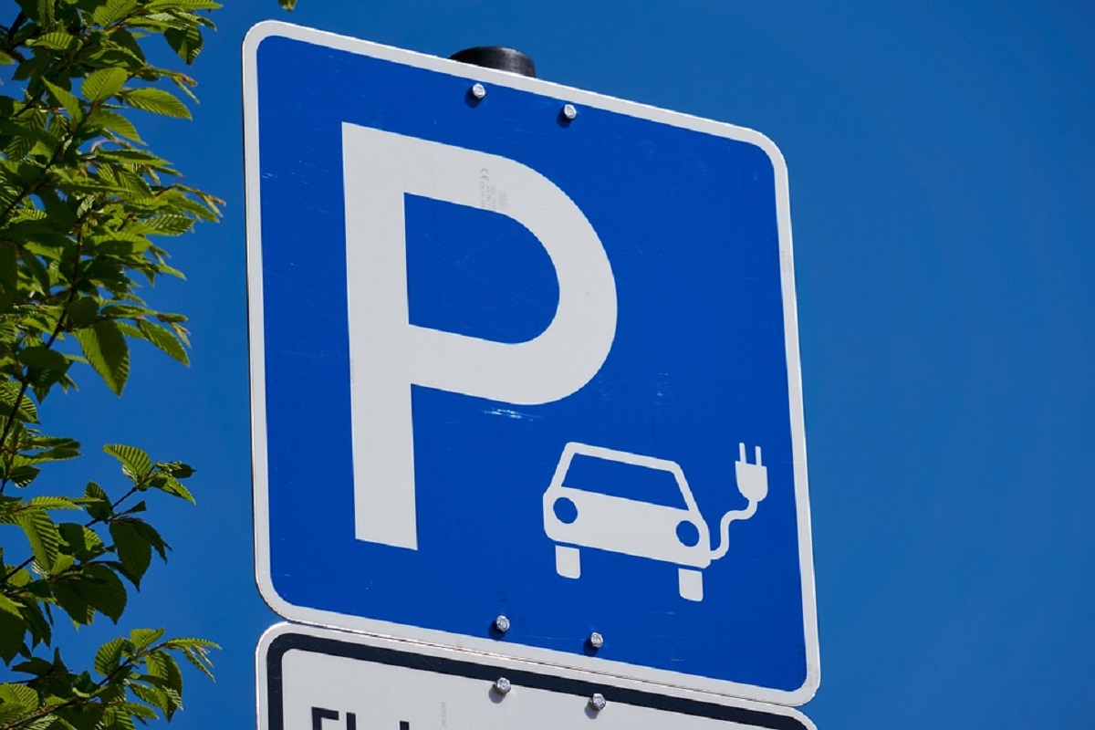 Wissen soll Schnellladestandort fr Elektrofahrzeuge werden. Vorgesehen ist der untere Parkplatz Maarstrae, direkt an der B 62. (Foto: Symbolfoto Pixabay) 