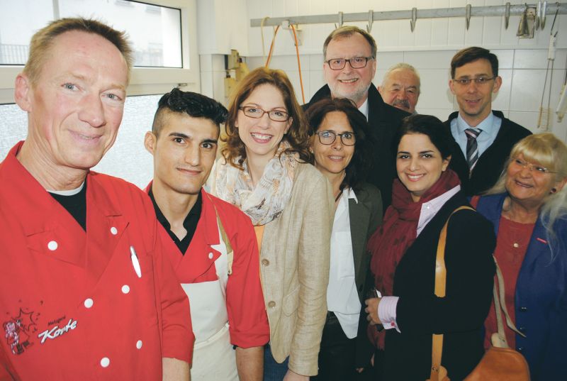 Im Rahmen der bundesweiten Woche der Ausbildung besuchten die rheinland-pflzische Ministerin Sabine Btzing-Lichtenthler, Ministerium fr Soziales, Arbeit, Gesundheit und Demografie, sowie David Langner, Staatssekretr im Ministerium, Ausbildungsbetriebe aus dem Bezirk der HwK Koblenz: Fleischerei Korte Fotos: HwK Koblenz