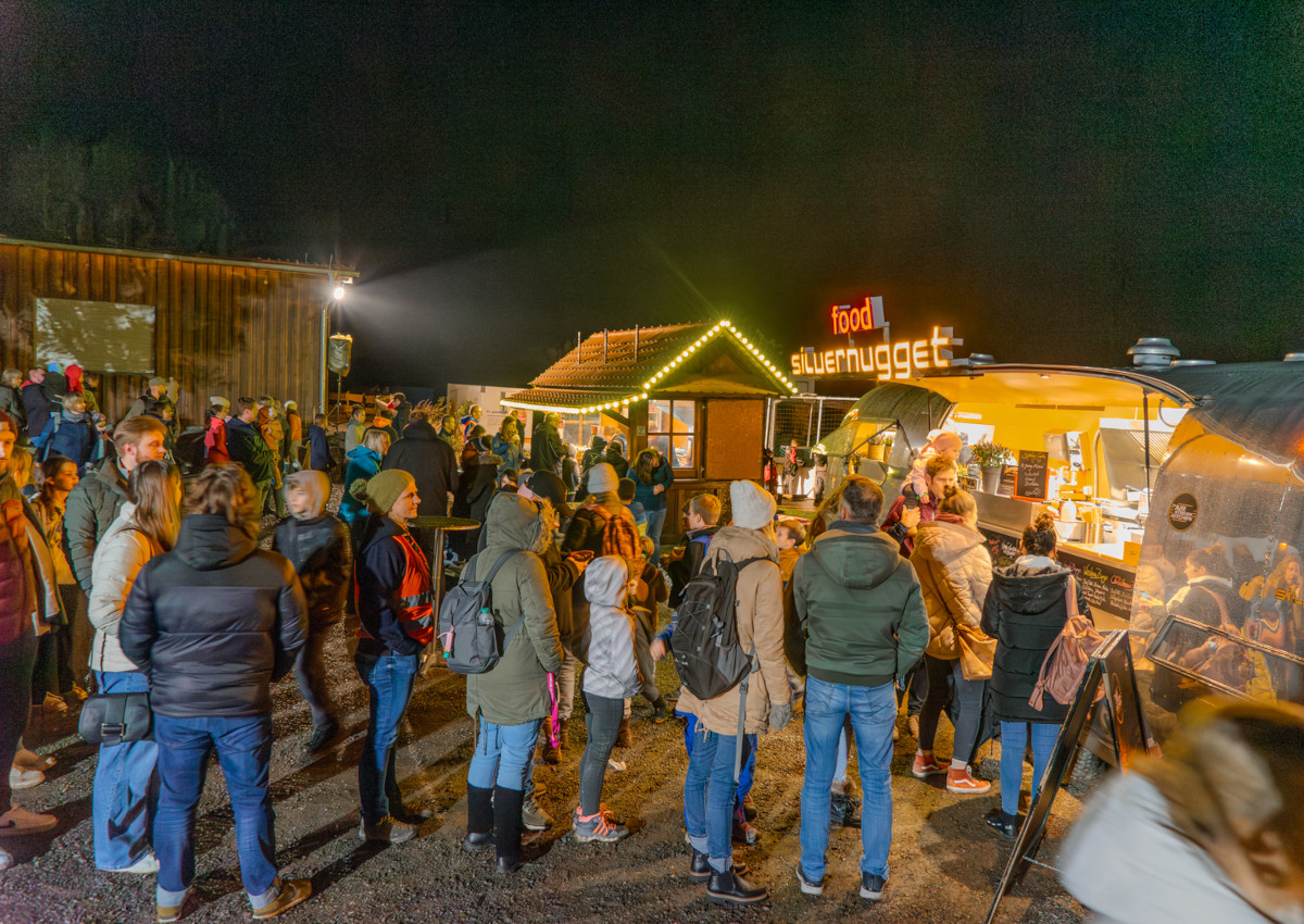 Lagerfeuer statt Halloween in Wölmersen: Über 1200 Besucher beim Lagerfeuerfest