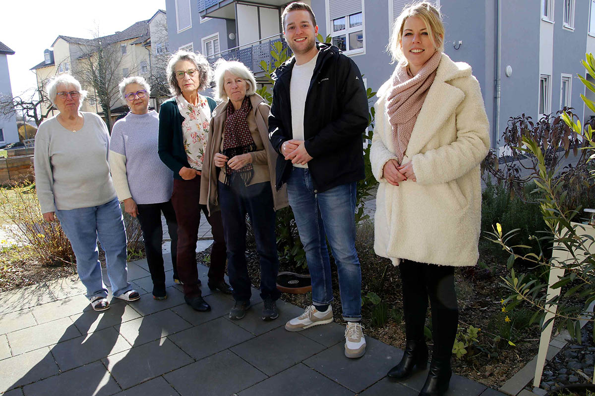 Ein gelungenes Beispiel fr bezahlbaren Wohnraum: Gerne haben sich hiervon Lana Horstmann MdL und Martin Diedenhofen MdB (von rechts) selbst einen Eindruck gemacht, als sie krzlich das gewoNR-Mieterwohnprojekt Zeppelinhof vor Ort besuchten, das in Kooperation mit der GSG entstanden ist. Foto: privat