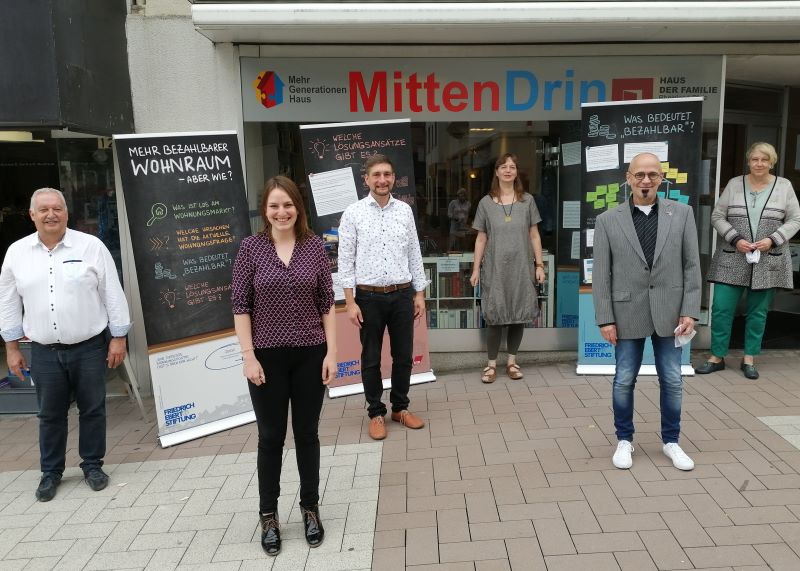 Wie kann bezahlbarer Wohnraum entstehen? Darber tauschten sich (von links) Jrgen Kolb, Myriam Lauzi, Matthias Gibhardt, Christa Abts, Hans Rhrig und Margit Strunk aus. (Foto: hak)
