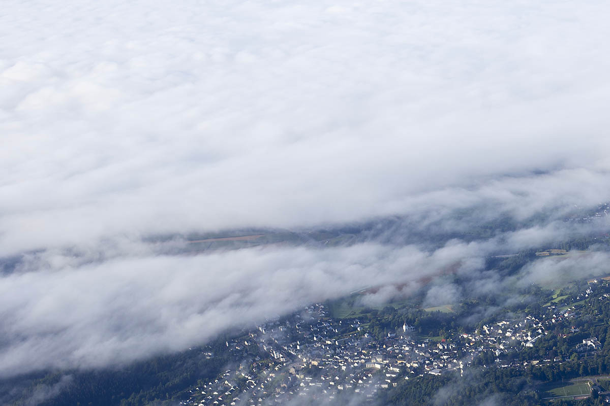 Am Wochenende werden die Wolken ber dem Westerwald berwiegen. Foto: Wolfgang Tischler