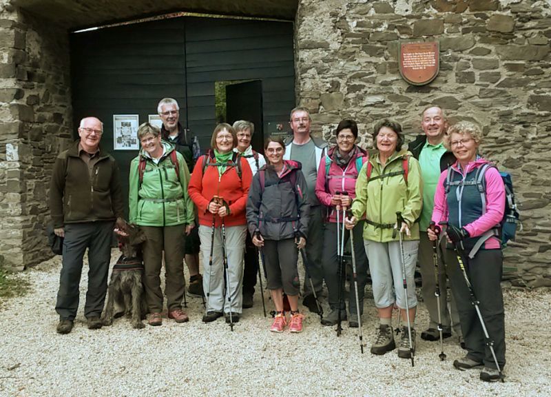 Die XL-Wanderung fand viel Anklang bei den Bad Marienbergern, hier in der Sayner Burg. Fotos: privat 