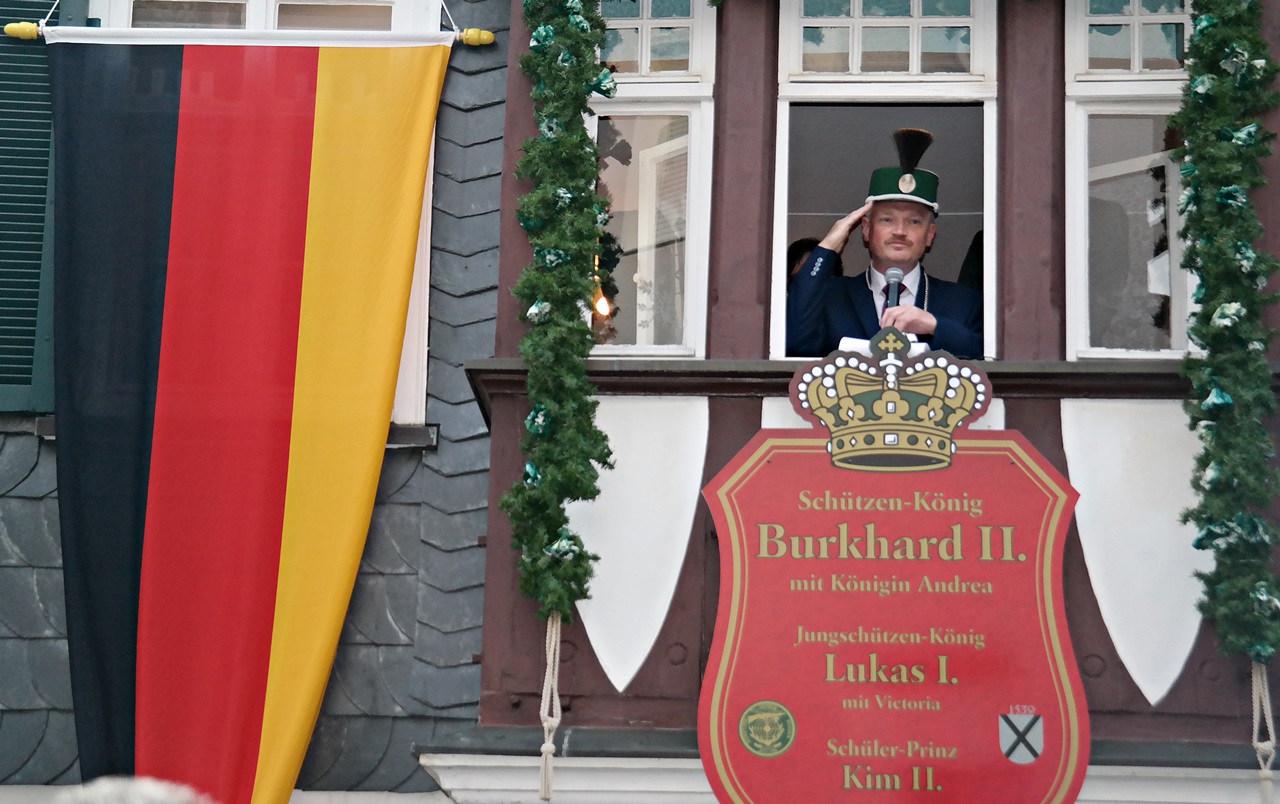 Knig Burkhard II. bei seiner Antrittsrede in der Residenz "Marktstuben". (Fotos: Regina Steinhauer)