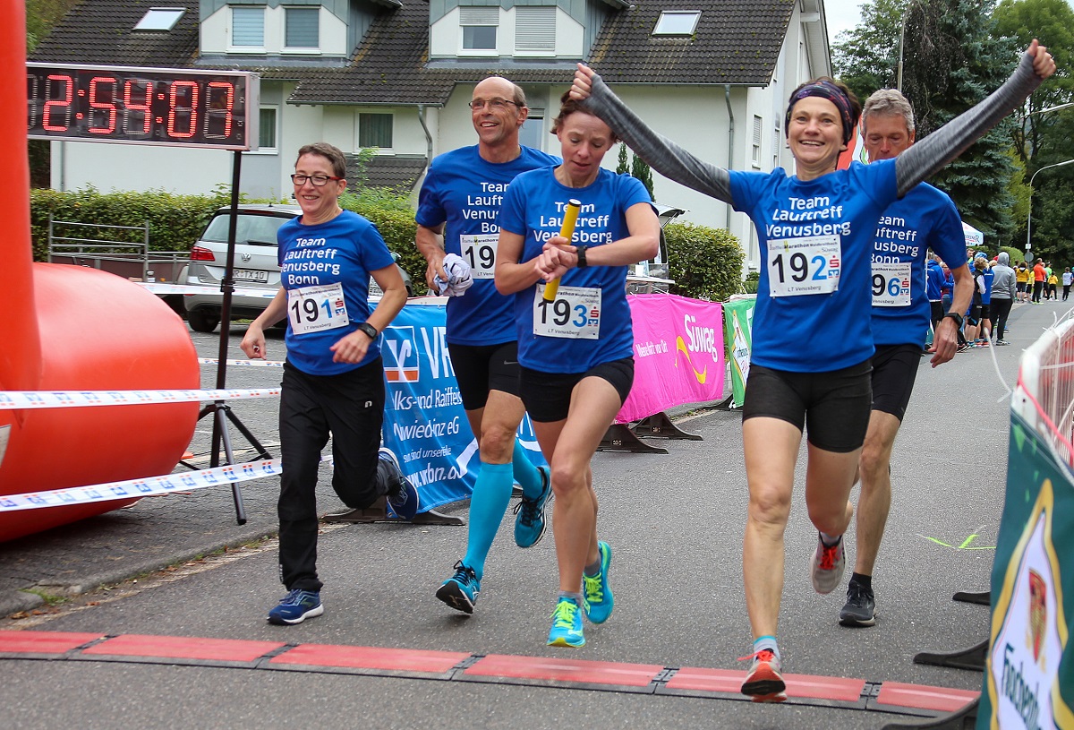 Groe Freude beim Zieleinlauf beim Waldbreitbacher "StaffelMarathon". (Foto: VfL Waldbreitbach)