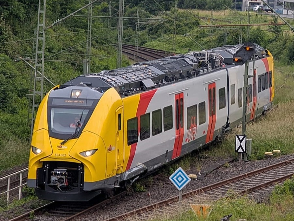 Innovativer E-Zug auf der Siegstrecke im Testbetrieb