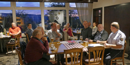 Die Anwohner des Betzdorfer Eisenwegs zogen ein Zwischenfgazit ihrer Bemhungen. (Foto: by) 