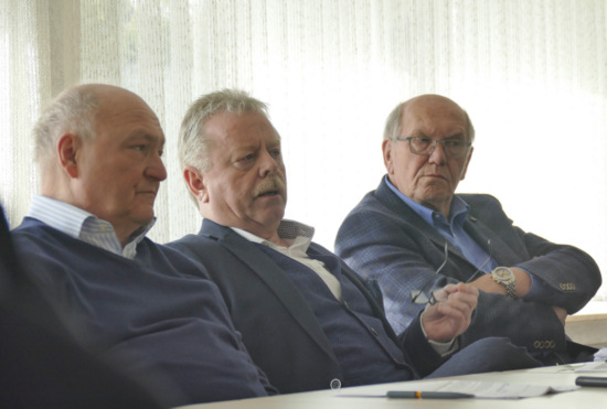 Informierten ber den Stand der Dinge am Stegskopf: (von links) Landrat Michael Lieber, Josef Feldmann von der Deutschen Bundesstiftung Umwelt und der ehemalige Kommandant Gerhard Schmitt. (Foto: by)