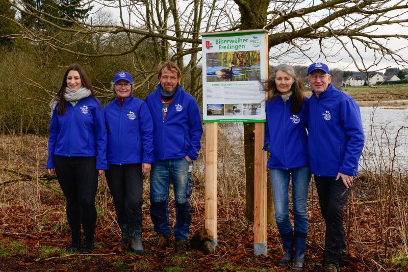 Das Team der Naturschutzinitiative e.V. (NI) nach dem Aufstellen der Infotafeln. Foto: Naturschutzinitiative e.V. (NI)
