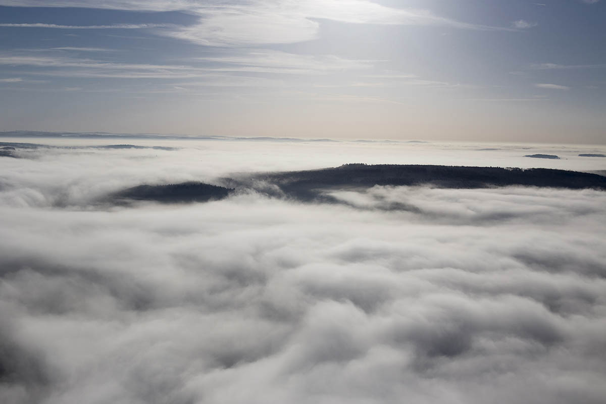 Am Wochenende wird wieder häufiger Nebel über dem Westerwald liegen. Foto: Wolfgang Tischler