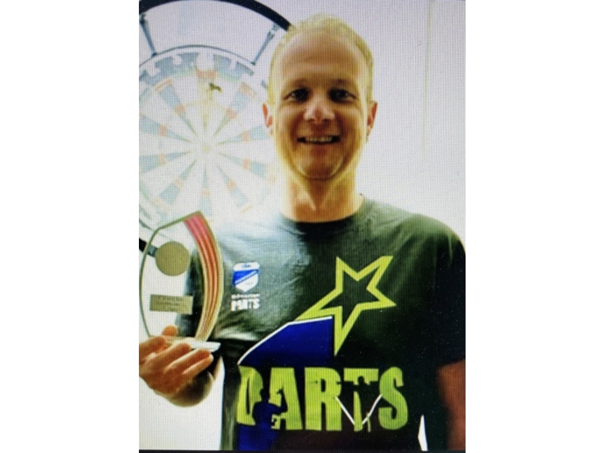 Alex Spitzer triumphiert beim Dart Masters Friesenhagen 2025