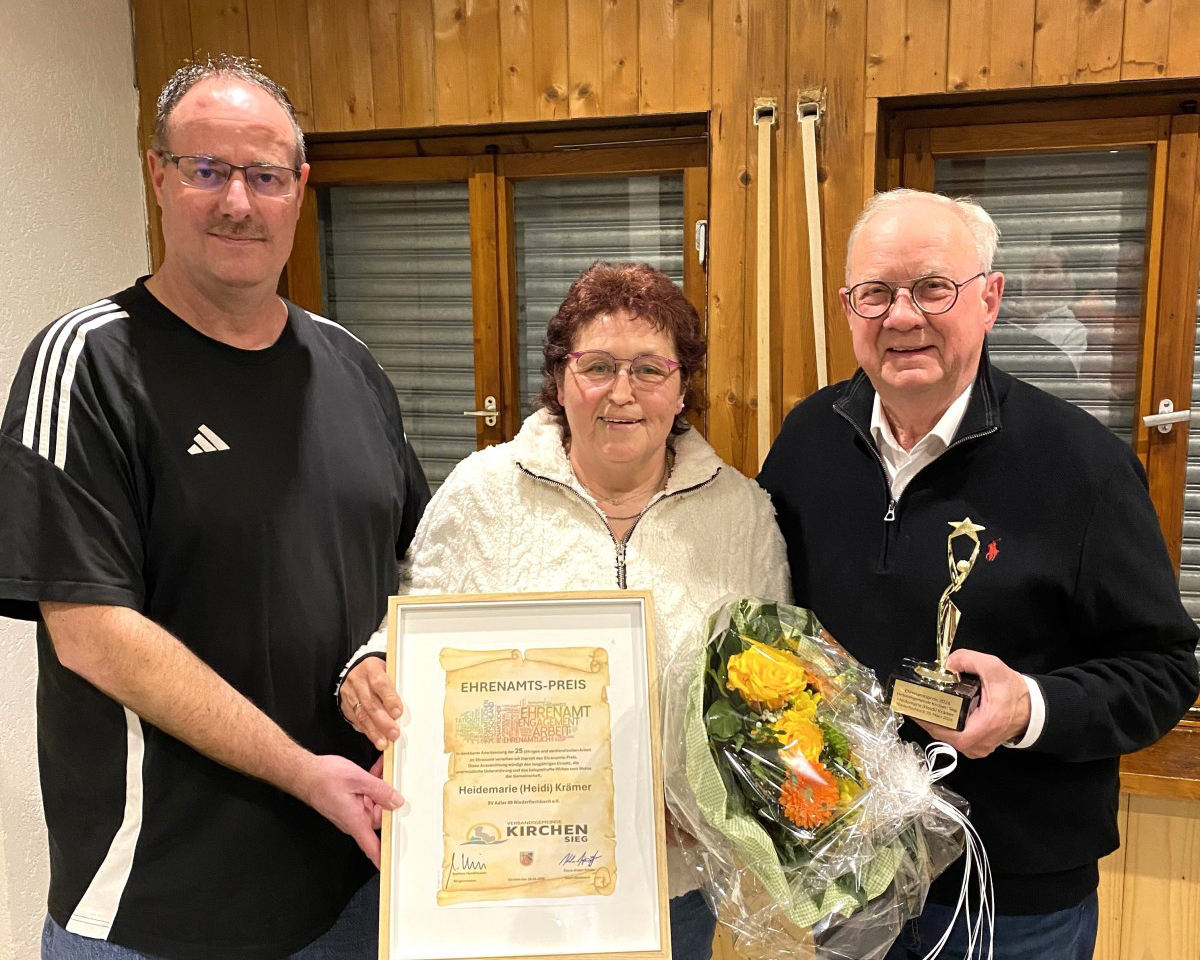 V.l.n.r. Markus Hering 1.Vorsitzender SV Adler 09 Niederfischbach Heidemarie (Heidi) Kr�mer, Klaus-J�rgen Griese Sportbeauftragter VG. Foto: Klaus-J�rgen Griese