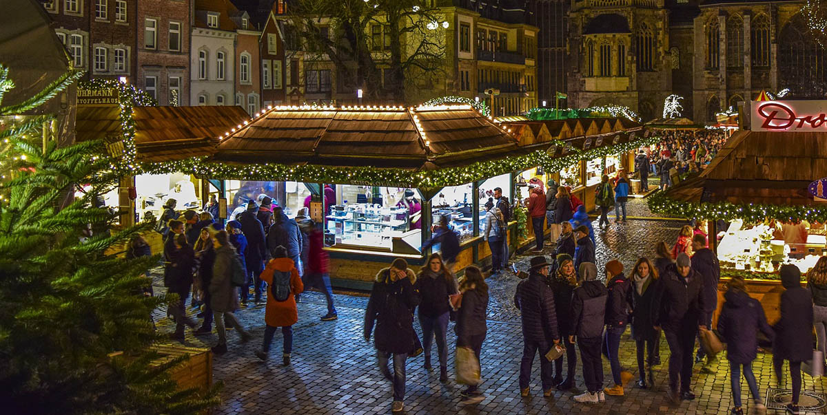 Die Exkursion fhrt nach Aachen. Dort kann der Weihnachtsmarkt besucht werden. 